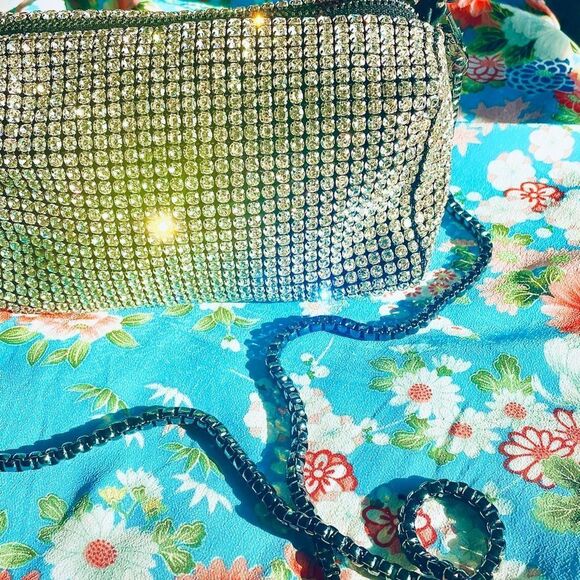 ♥️ AKIRA Heiress type flex handbag with all-over crystal embellishment - Picture 14 of 16